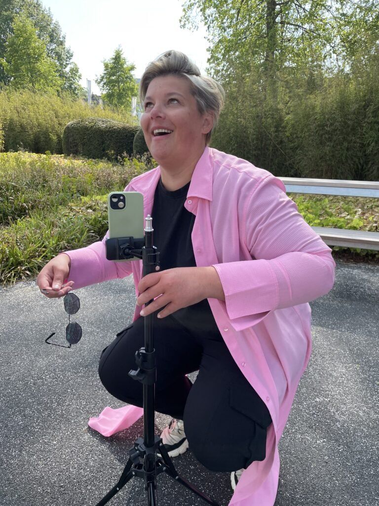 Patricia en smartphones: het is een goede combinatie. Leer ook kwalitatieve smartphone video's in de Classroom Video recruitment!
