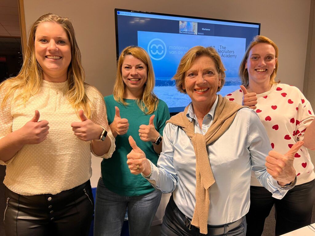 Axintor geeft het beste van zichzelf tijdens de Cold calling opleiding.