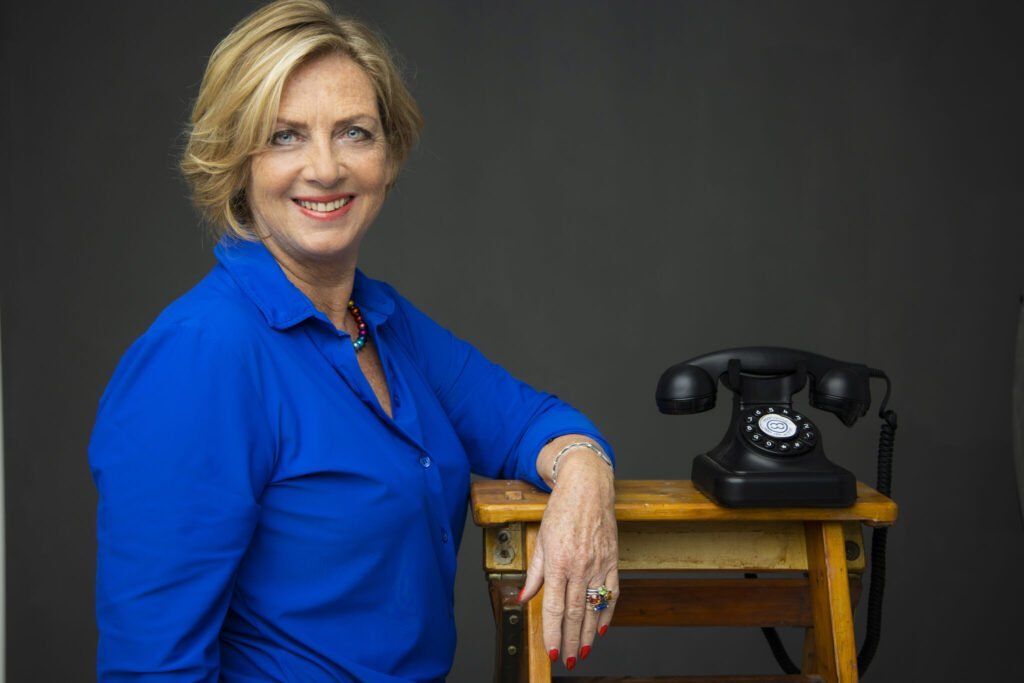 Marianne en de telefoon: a perfect match. Voor de recruiters van TRA deelt ze al haar kennis in de opleiding Cold Calling.